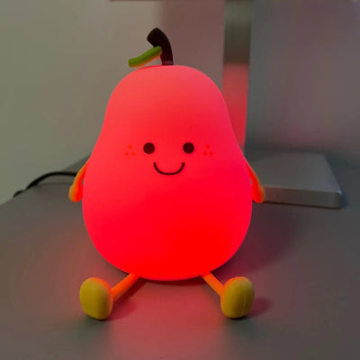 bebe veilleuse poire rouge proche