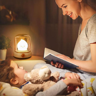 veilleuse_goutte_d_eau_et_maman_qui_lit_histoire_a_son_garcon
